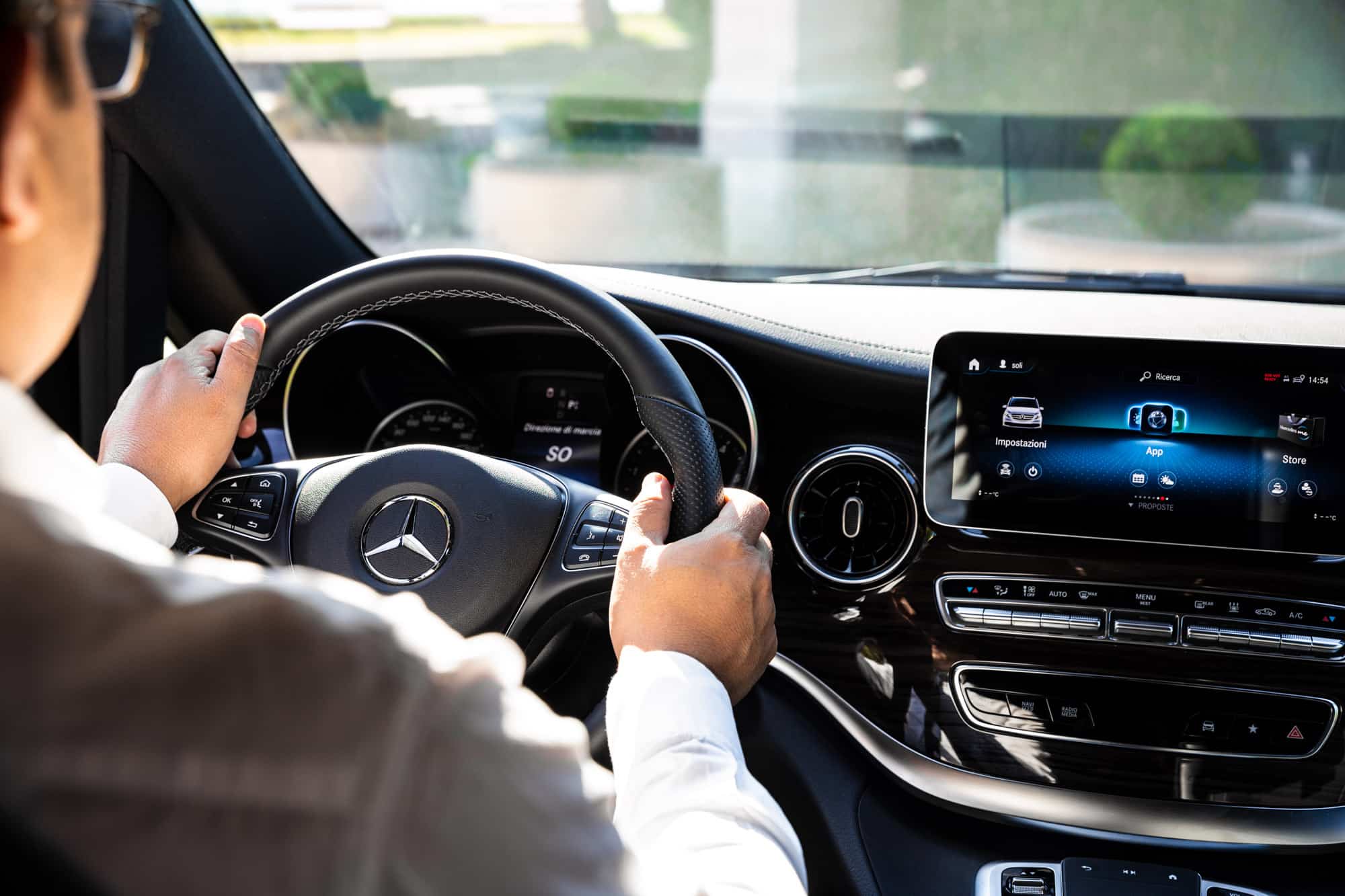 auto taxi lugano | mercedes trasporto su misura